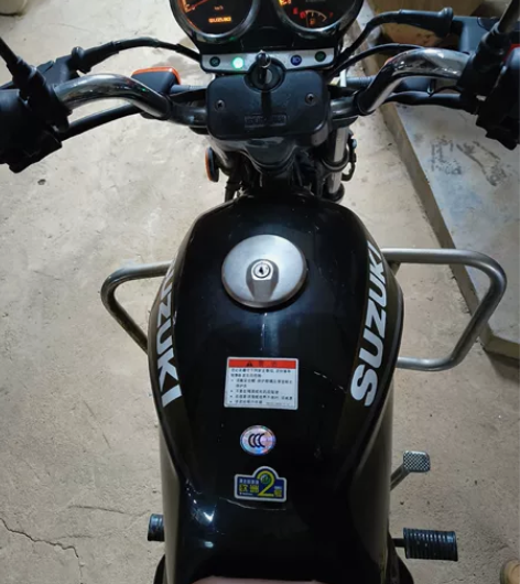 铃木摩托车gt125,实表二万公里,骑得少...