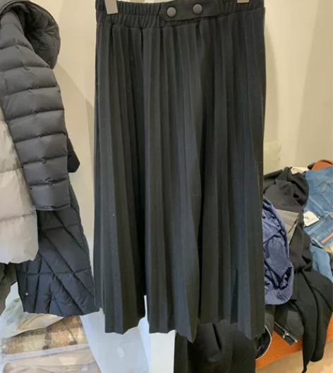 简单百褶裙。全新 感兴趣的话点“我想要”和...