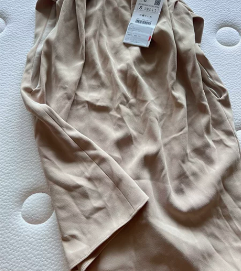 Zara 浅卡其色无袖半高领短袖，高级极简...
