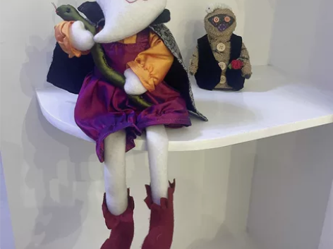 我最喜欢的阿飘 手里抱着小蛇木乃伊也超可爱...