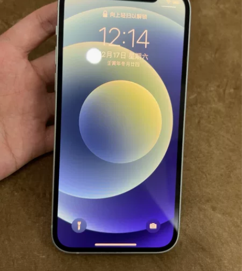 出iPhone 12 自用一手机，女生自用...