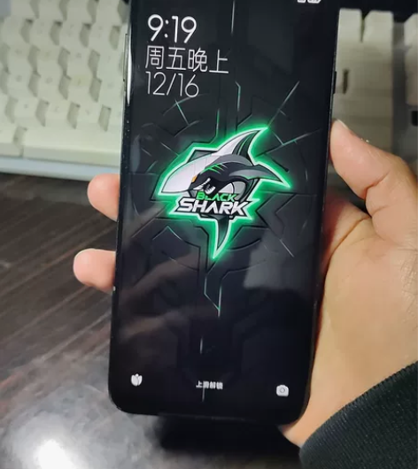 黑鲨游戏手机3    8+128 8G运行...