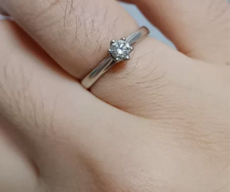 老凤祥钻戒9000多买的，1600出，钻石...