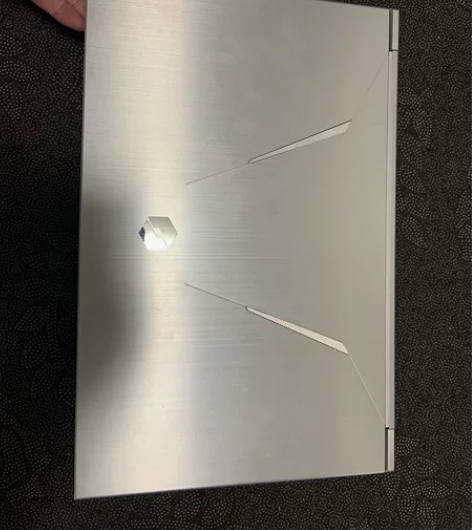 自用机械革命蛟龙p760，金属银色机身 几...