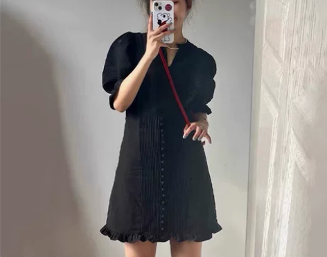 全新带吊牌泡泡袖连衣裙女夏季小众设计法式v...