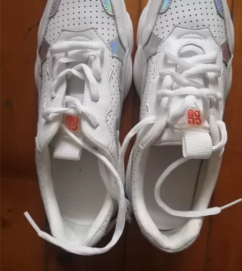 白色女士运动鞋，38码，全新未穿40元包邮...