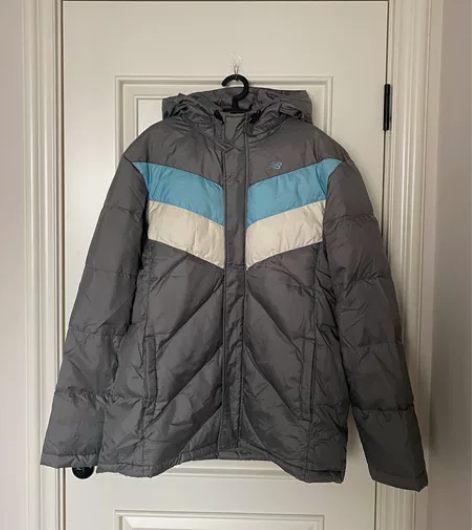 新百伦羽绒服 2XL,成色还可以,适合职业...