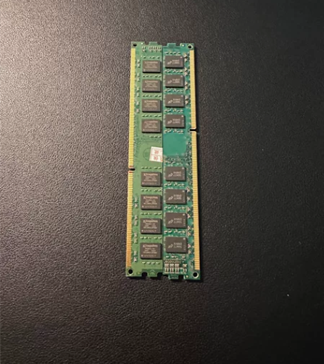 内存     ：  8GB （金士顿DDR...