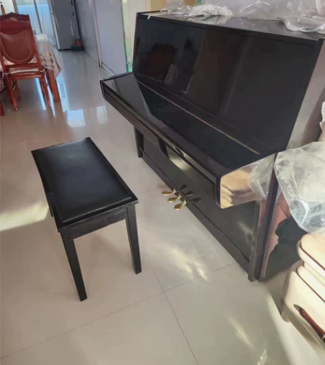 珠江钢琴 8.9成新，女孩用的，很爱护 感...