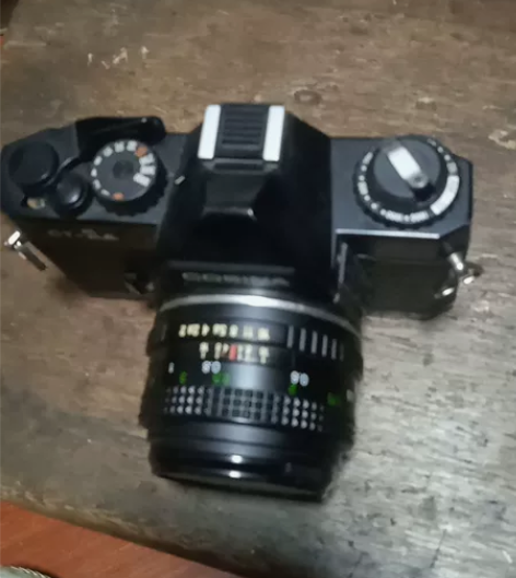 卡西欧单反像机一个。型号CT-1A带镜头。...