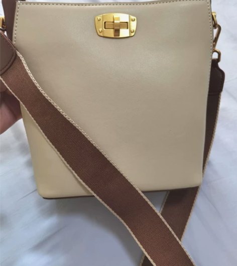 纯皮女包斜挎 全新一次未背，无品牌，质感很...