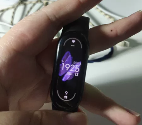 小米手环6普通版，功能正常，屏幕完好，爽快...