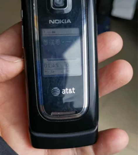 诺基亚6555，外观成色很新，如图，送充电...