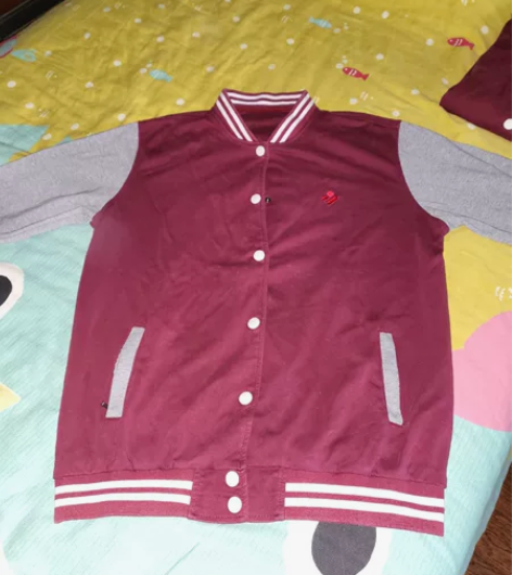 洋泾中学校服上衣170码，七八成新，两件3...