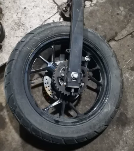 宝雕400，后平叉，轮毂，轮胎150-70...