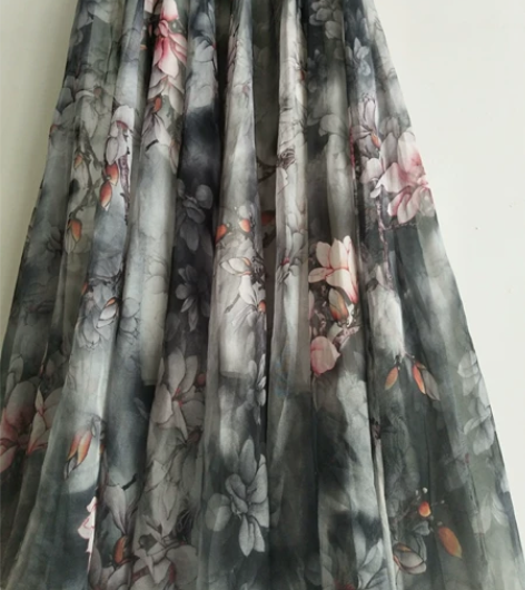 雪纺半身大摆裙，松紧腰围，双层不透，售出不...