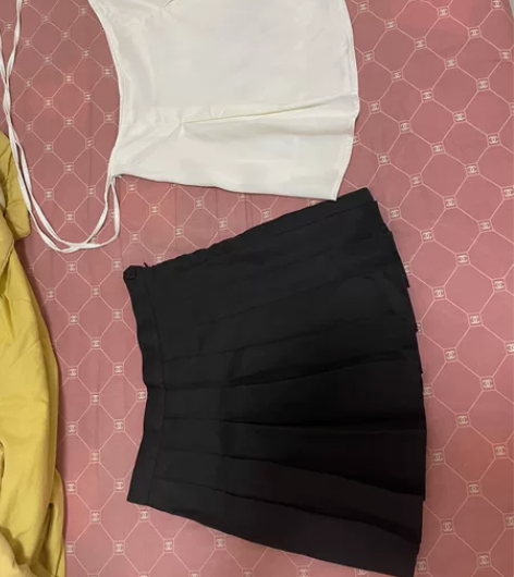 百褶裙买一送一 我穿都大了 都是怀孕的时候...