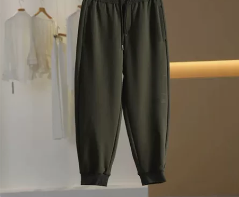 杰克琼斯薄绒休闲裤，全新有吊牌 感兴趣的话...