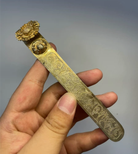 苏工老银鎏金人物扁簪 簪头剔花，工艺精湛，...