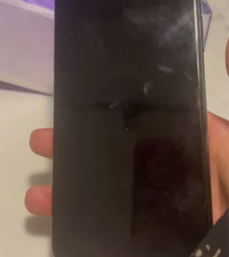 苹果 x 64g 成色如图 后盖破损 除人...
