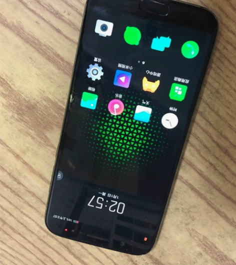 黑鲨1游戏手机 6+64 白底有小背光 黑...