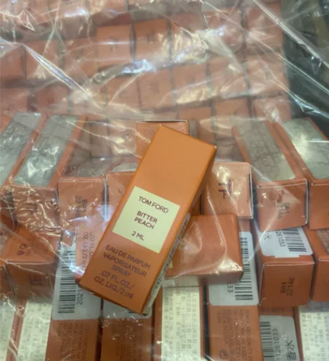国内买口红搭配的 TF苦桃2ml 22块1...