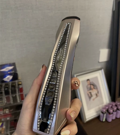 宙斯美容仪，96新，用过三次呢，自己比较懒...