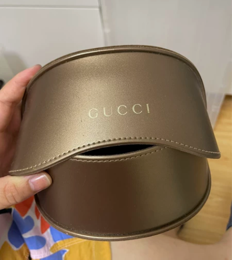 墨镜，正品，gucci 的。两个镜腿颜色不...