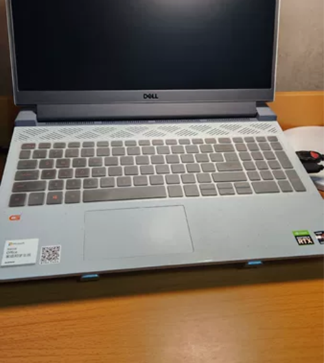 戴尔G15 5515国行一手在保 壳上贴了...