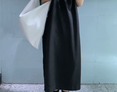 黑色背带连衣裙  均码 全新包邮 感兴趣的...