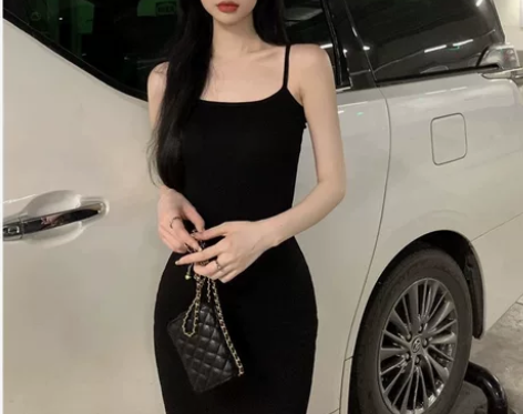 后妈裙吊带裙黑色穿过两次已闲置要的快来私我...