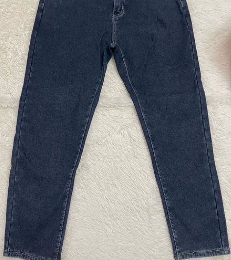 CA深藏青色锥形加绒牛仔裤。34码。腰围8...