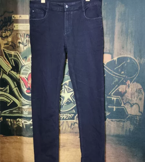 闲置男款牛仔裤,款式很棒,成色很好,腰围平...