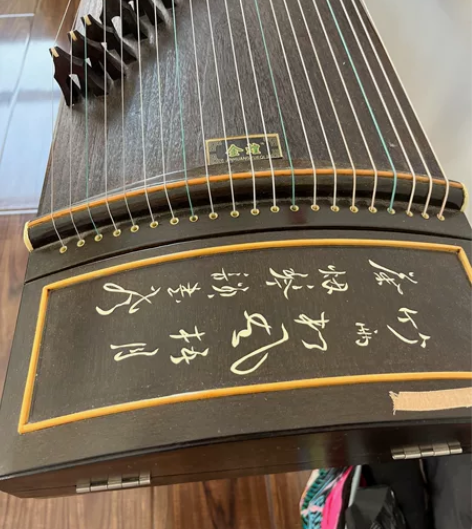 金煌古筝，五年琴，孩子保护的特别好，琴体完...