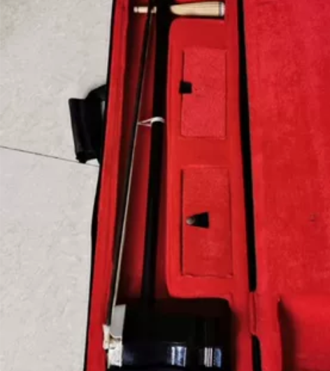 九成新二胡一把，100元自提，重要的事情说...