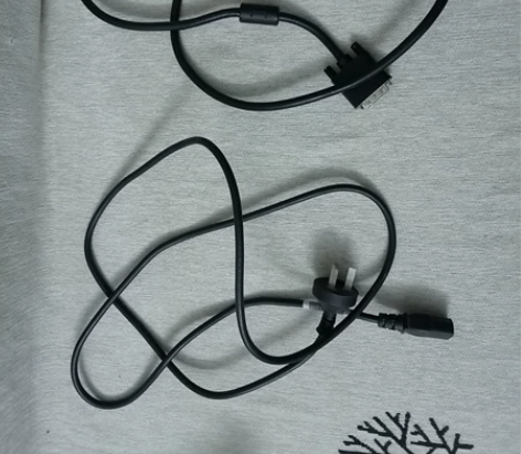 电脑显示器连接线+电脑主机电源线，很重实，...