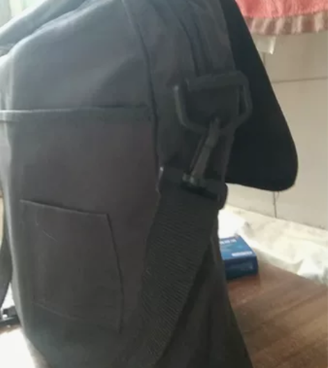 闲置男士单肩包,一次没用过,很新,尺寸:宽...