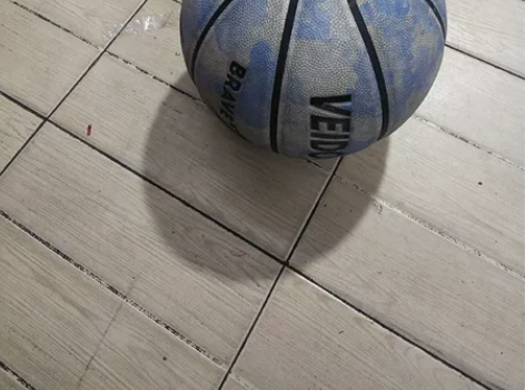篮球出售了 感兴趣的话点“我想要”和我私聊...