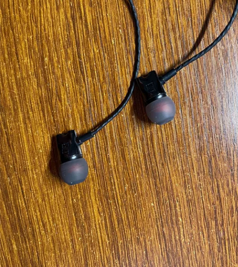 闲鱼入手的自制耳机，森海塞尔陶瓷壳。音质没...