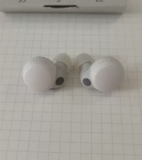 新买的，耳机仓丢了，现在便宜出了，耳机本体...