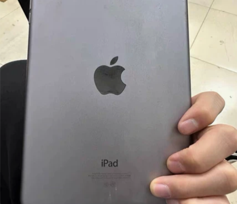ipad mini1 9新 包邮 家里收拾...