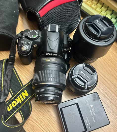 尼康单反D3100带三个镜头 AF-S 1...