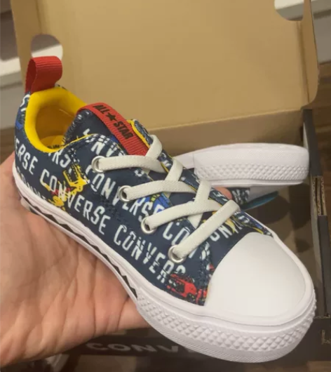 娃的匡威没来得及穿 全新出保真 穿过这个款...