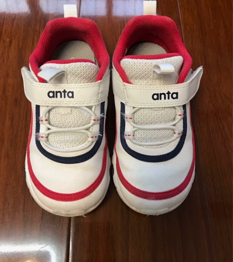 安踏儿童运动鞋九新27码 内长17.7cm...