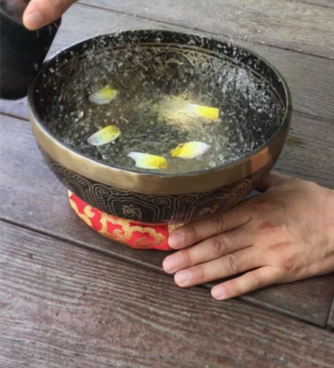 尼泊尔纯手工雕刻颂钵，口径23公分，雕工精...