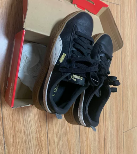 puma实体店入 买了三年多了，只穿过两次...