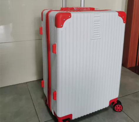 锐承行李箱，万向轮拉杆箱，全新，轻盈，箱体...