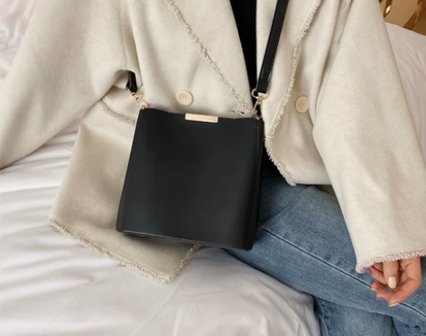 小众设计包包洋气水桶包女2020新款网红时...