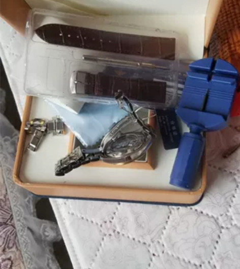 欧品客手表 绿色，质量没问题，原价俩千多 ...