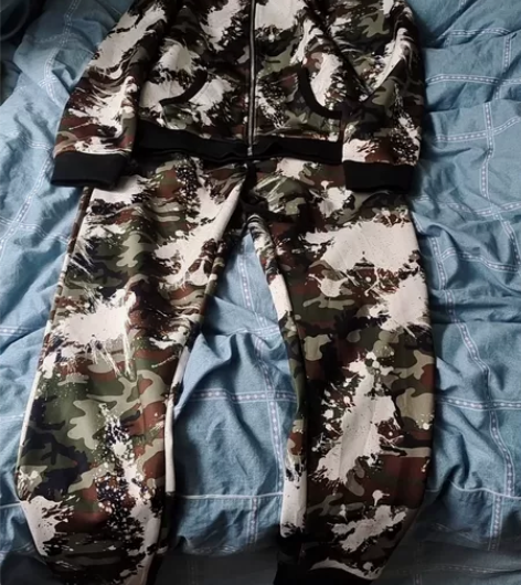 迷彩服一套S码一百斤左右可以穿 二手需谨慎...